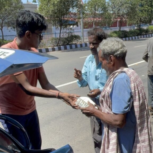 Project 62 : 250 meals ,Veg Pulav Raita &water , 2 volunteers, 18 hours